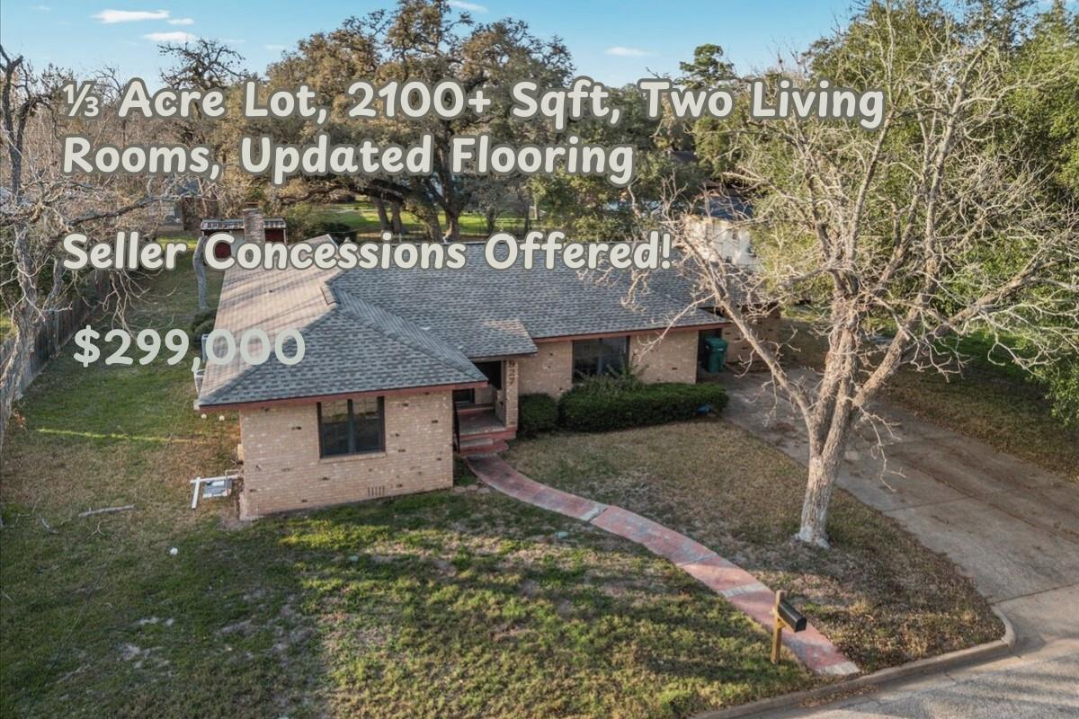 927 E Walnut St, La Grange, TX 78945