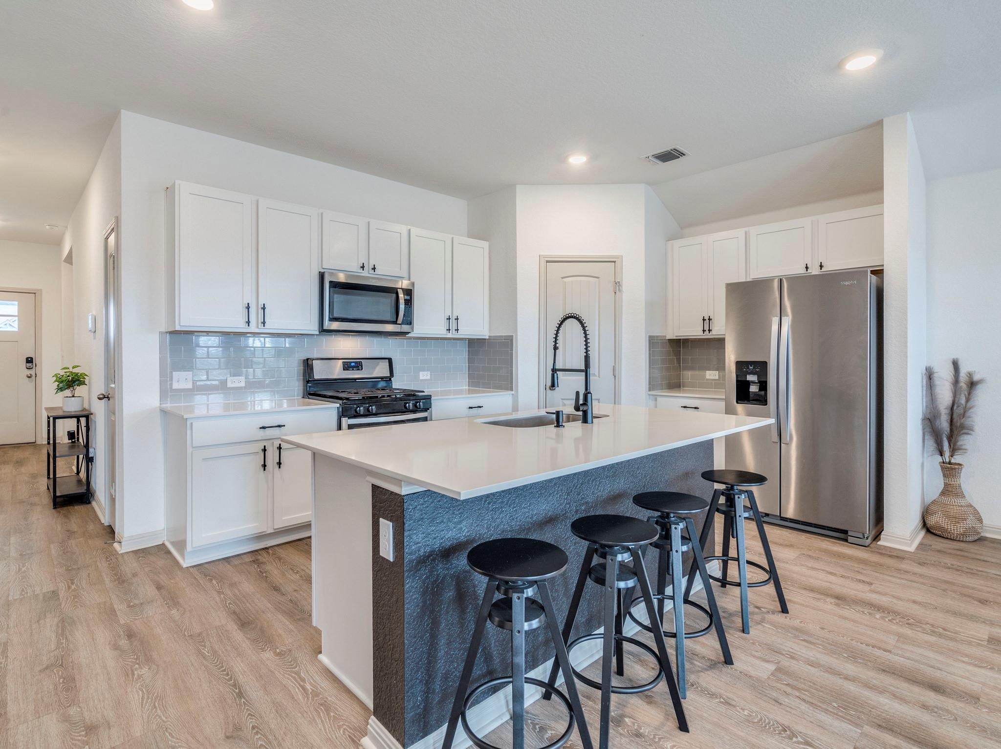 206 Fort Clark Springs Dr, Hutto, TX 78634