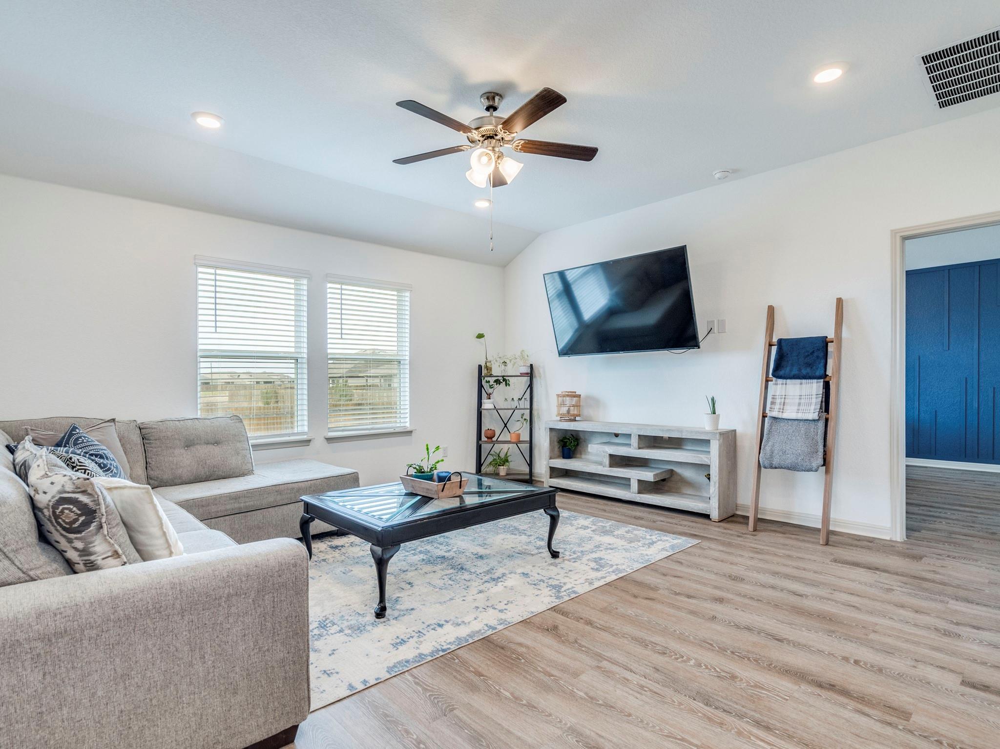 206 Fort Clark Springs Dr, Hutto, TX 78634