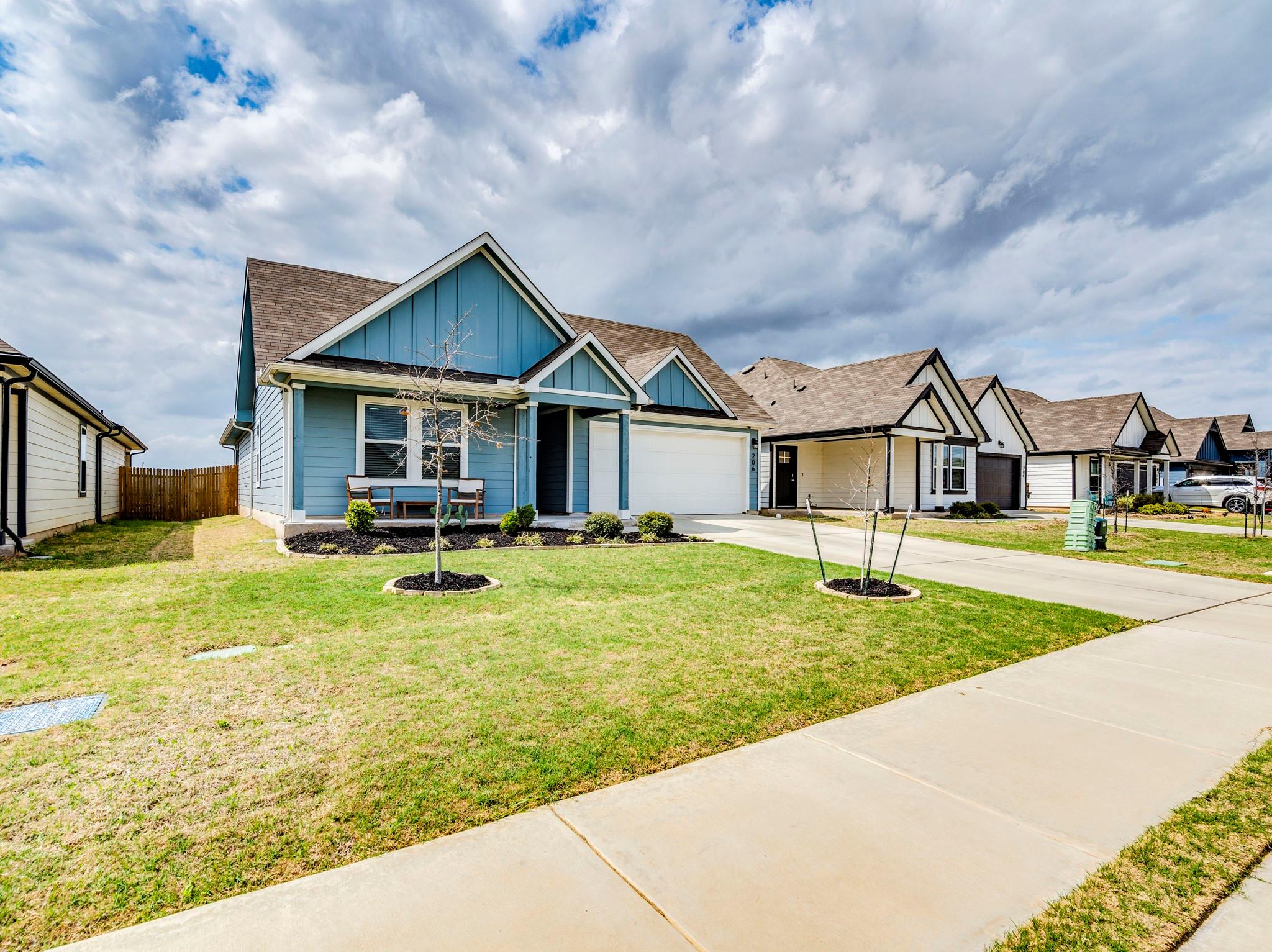 206 Fort Clark Springs Dr, Hutto, TX 78634