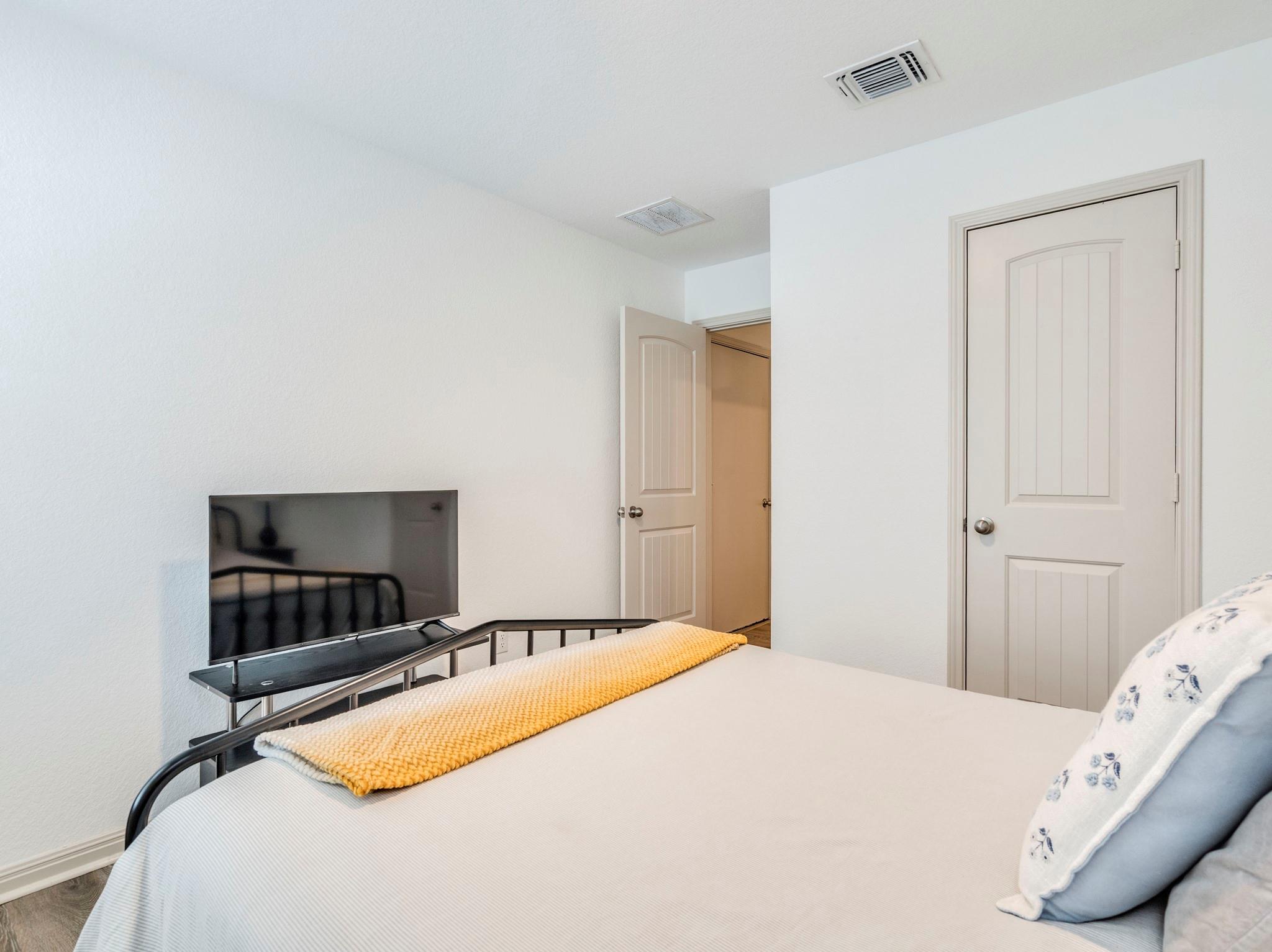 206 Fort Clark Springs Dr, Hutto, TX 78634