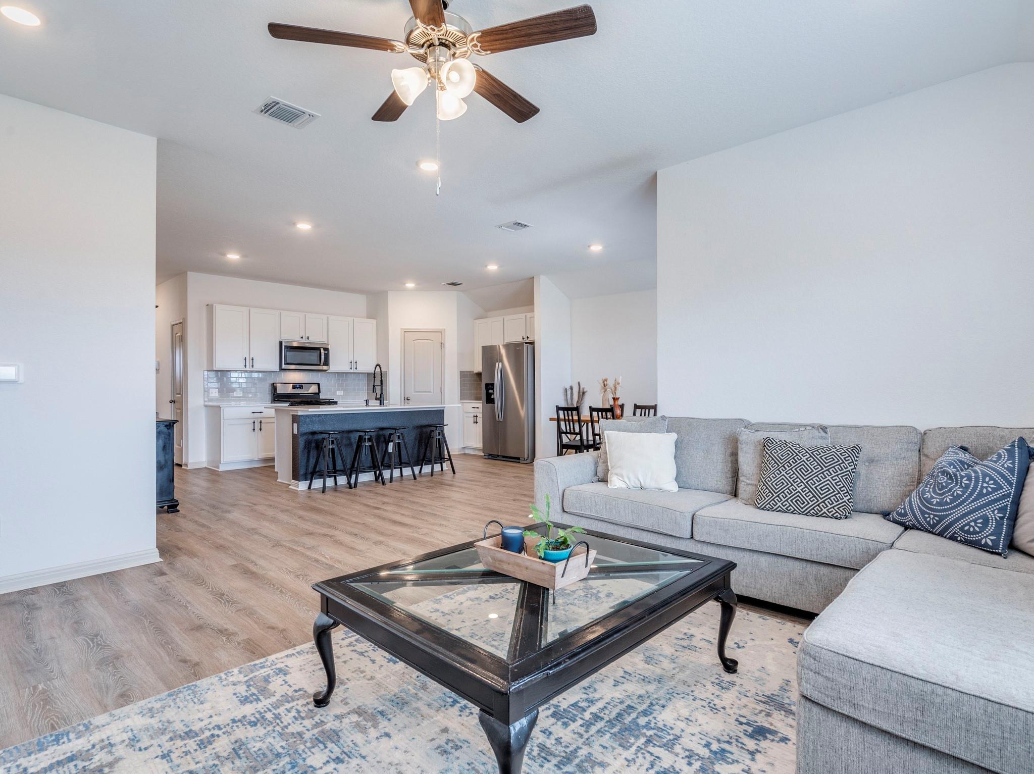 206 Fort Clark Springs Dr, Hutto, TX 78634