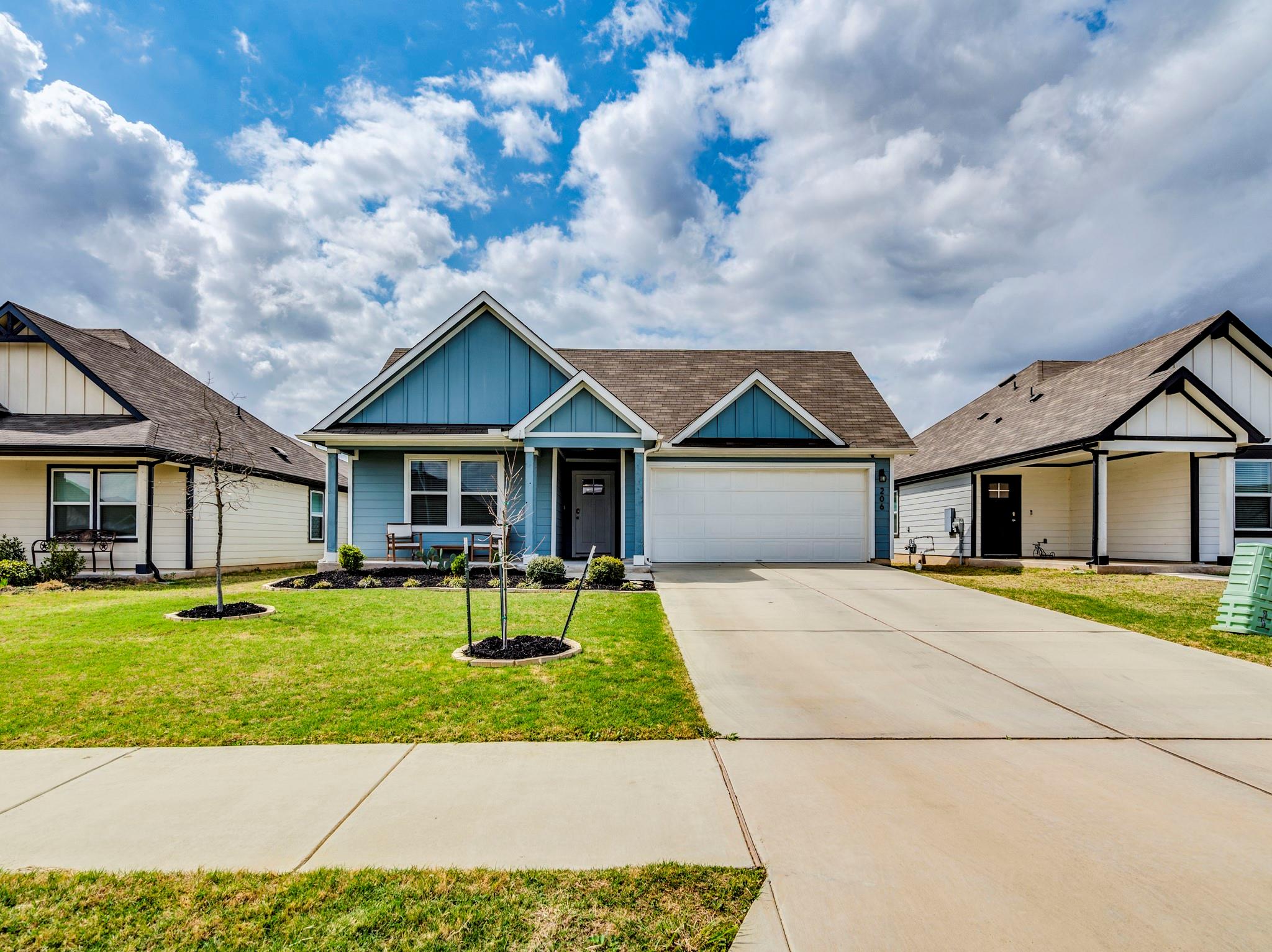 206 Fort Clark Springs Dr, Hutto, TX 78634