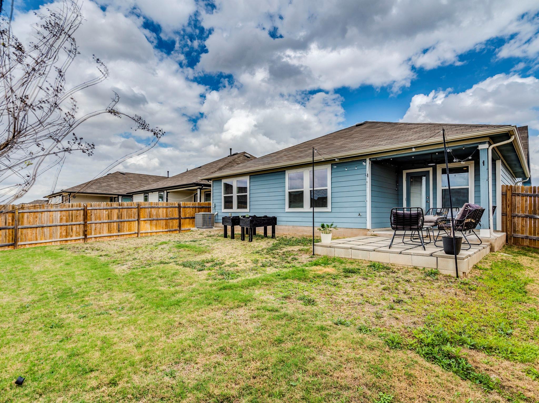 206 Fort Clark Springs Dr, Hutto, TX 78634