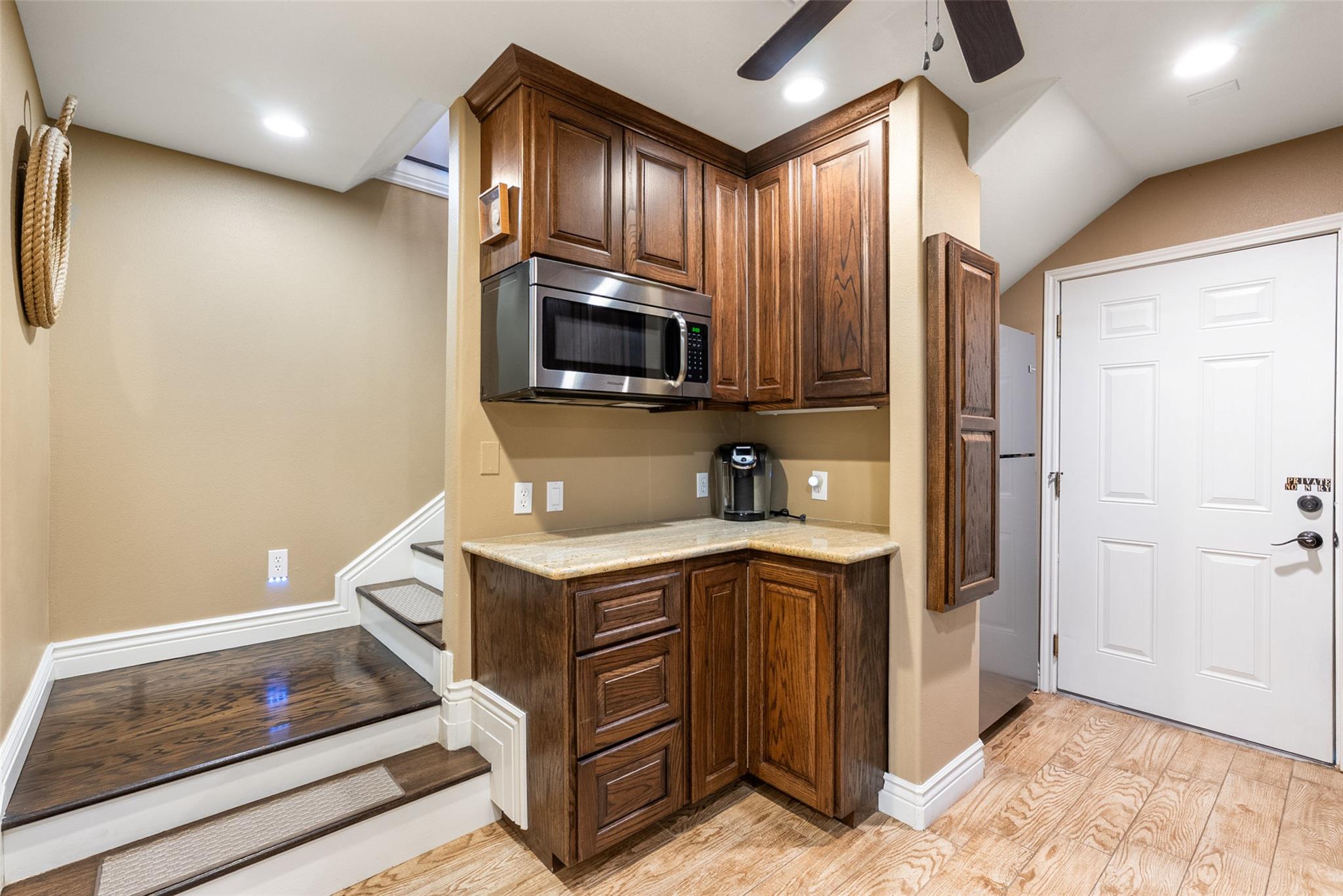 259 Oak Hideaway Dr, Canyon Lake, TX 78133