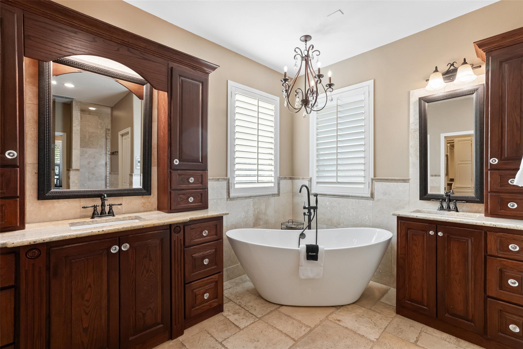 259 Oak Hideaway Dr, Canyon Lake, TX 78133