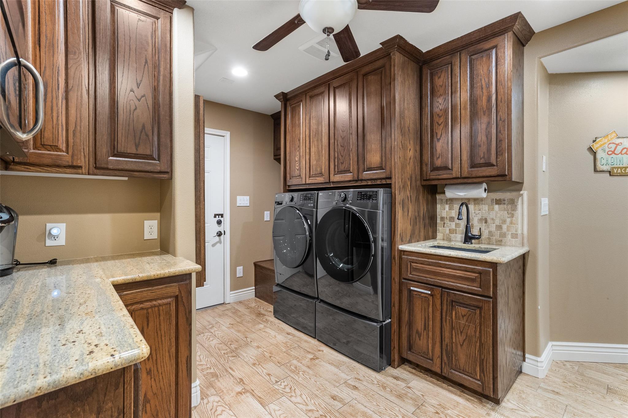 259 Oak Hideaway Dr, Canyon Lake, TX 78133