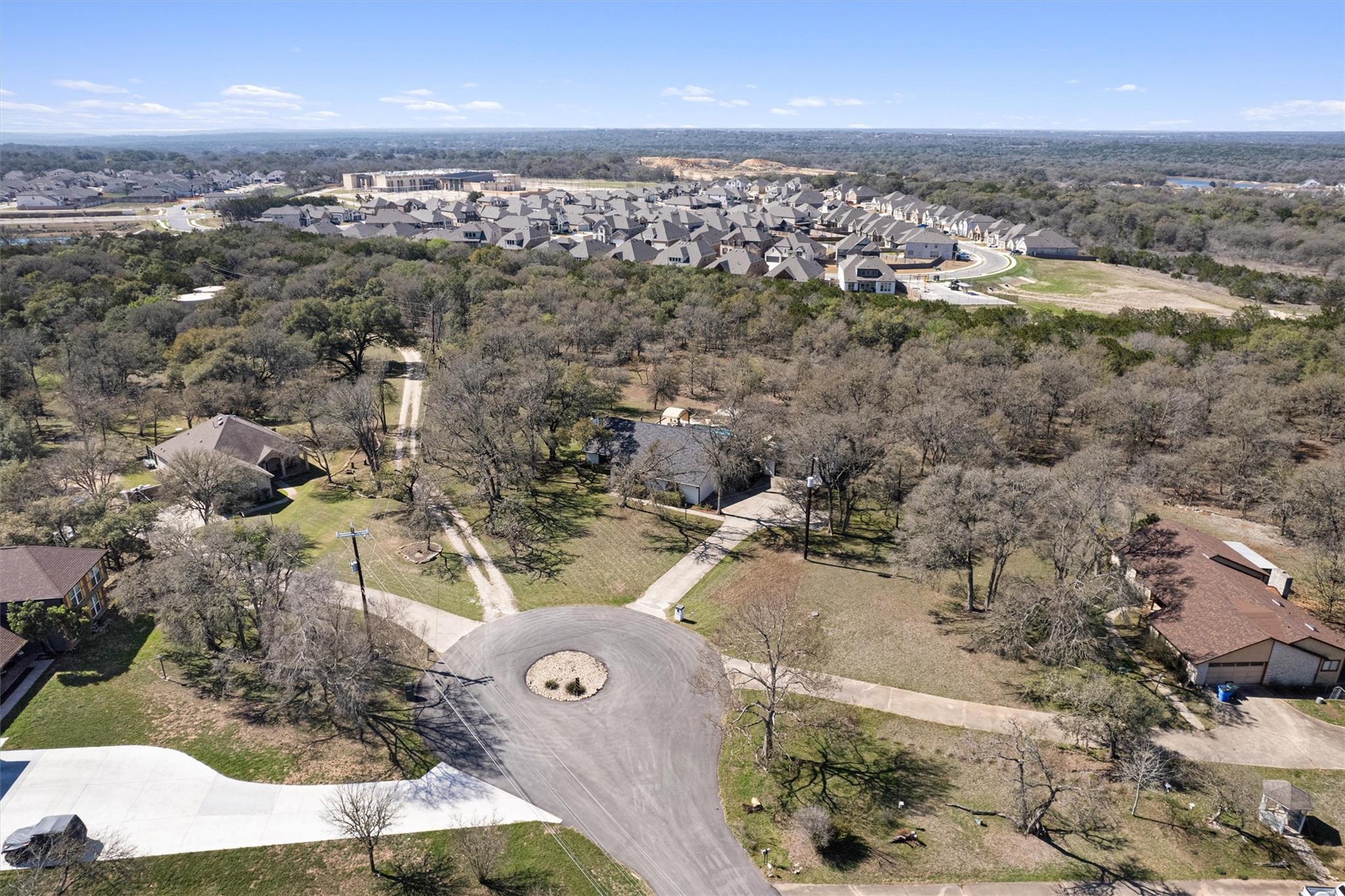 336 Live Oak Dr, Mountain City, TX 78610