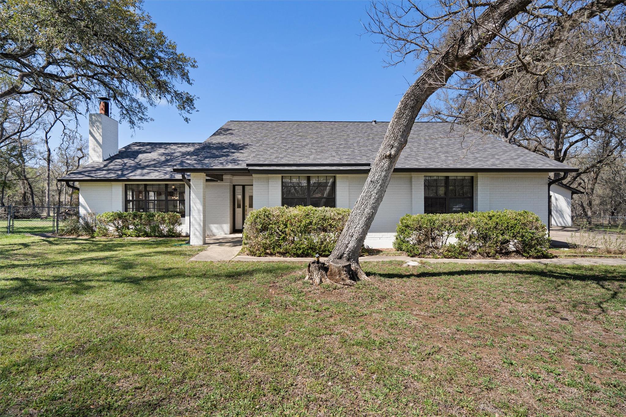 336 Live Oak Dr, Mountain City, TX 78610