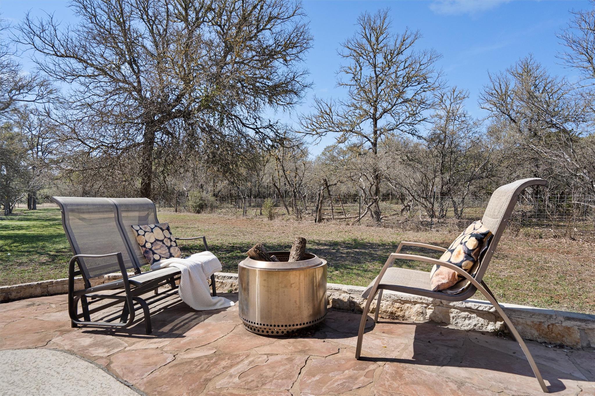 336 Live Oak Dr, Mountain City, TX 78610