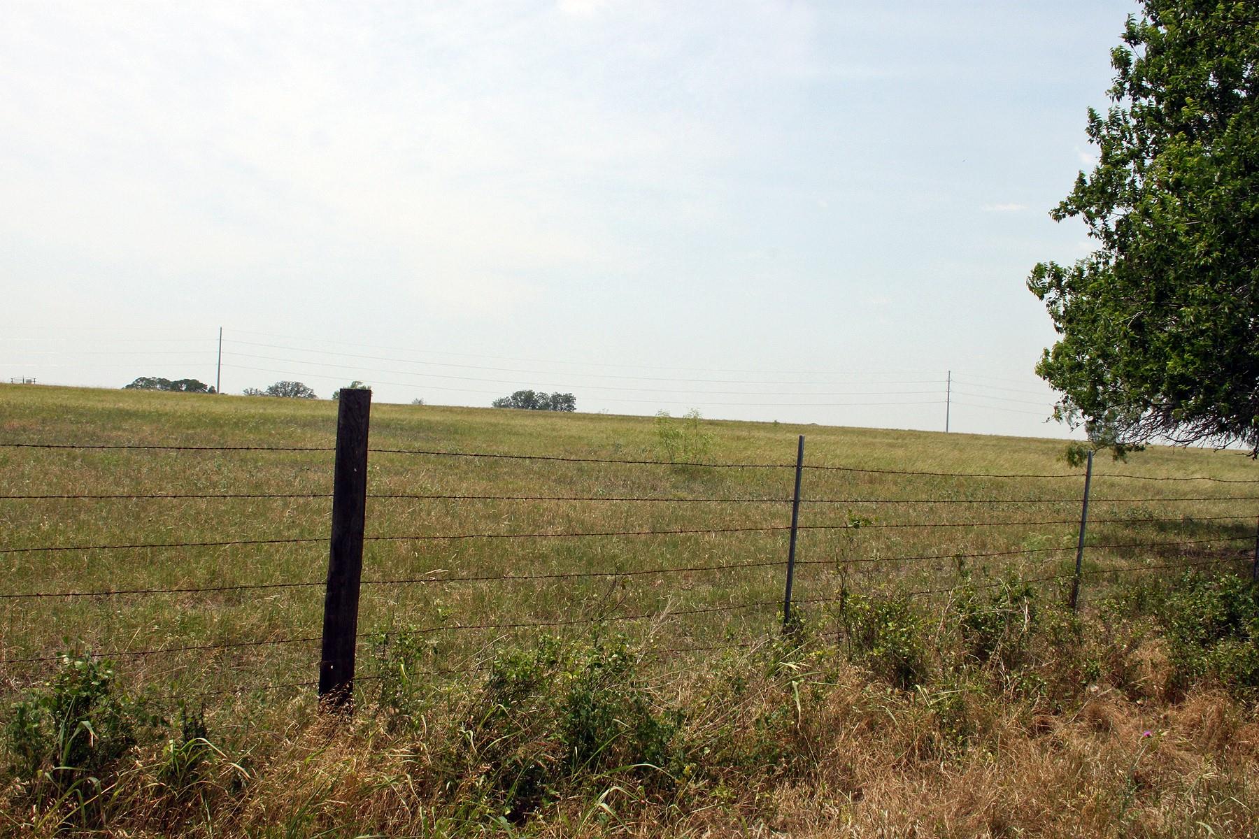 319 R C Ln, Lockhart, TX 78644