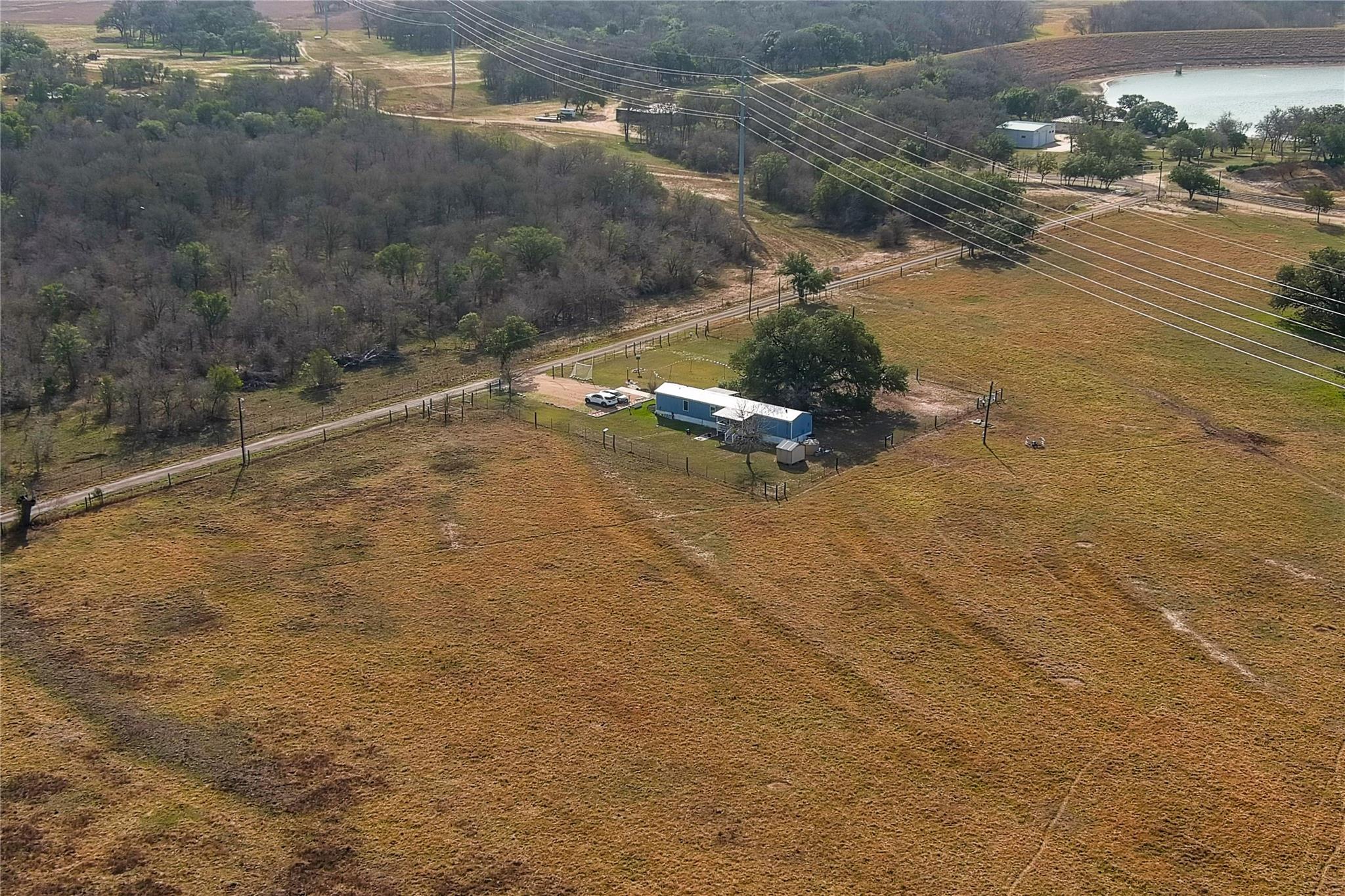319 R C Ln, Lockhart, TX 78644