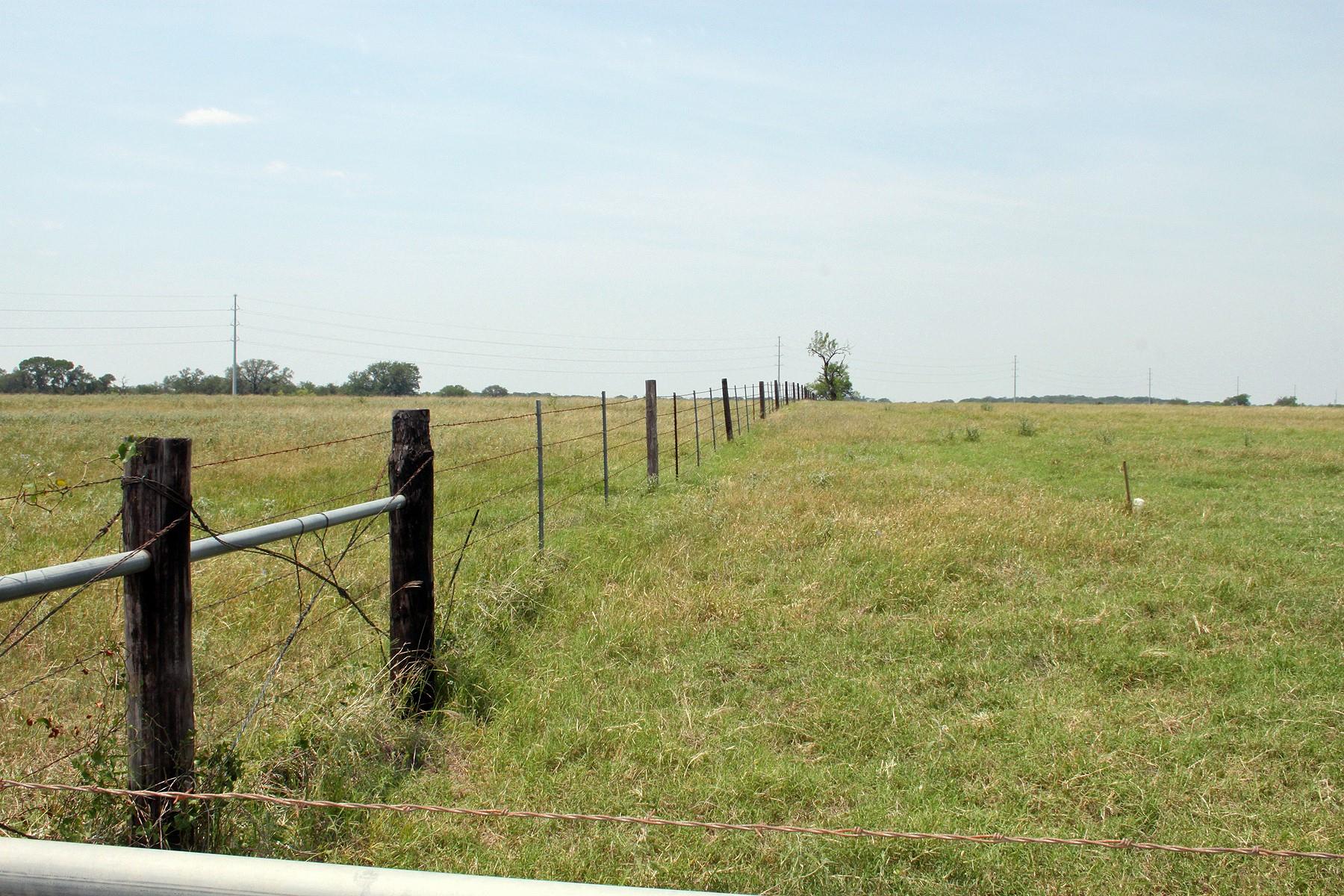 319 R C Ln, Lockhart, TX 78644