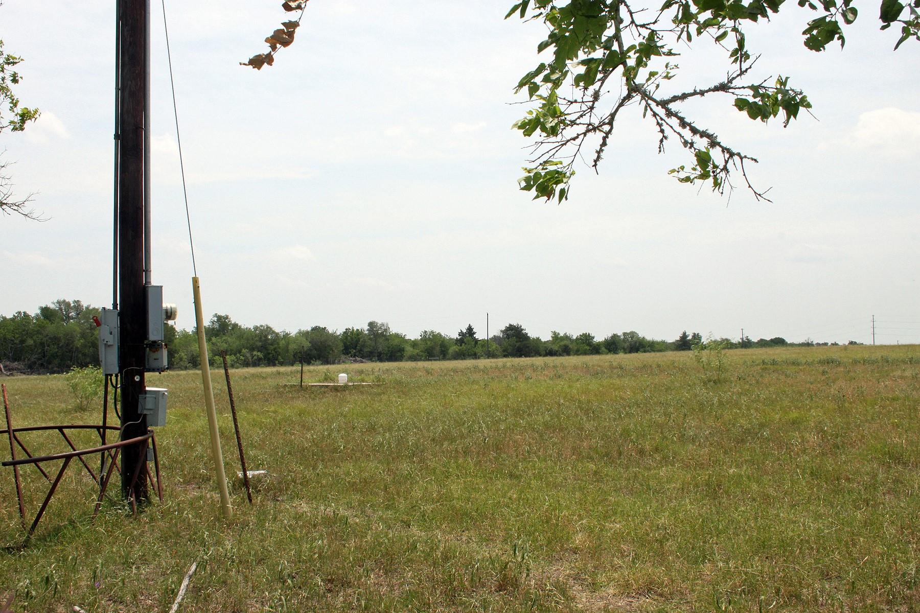 319 R C Ln, Lockhart, TX 78644