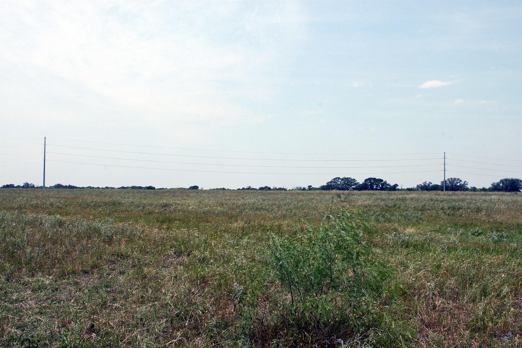 319 R C Ln, Lockhart, TX 78644