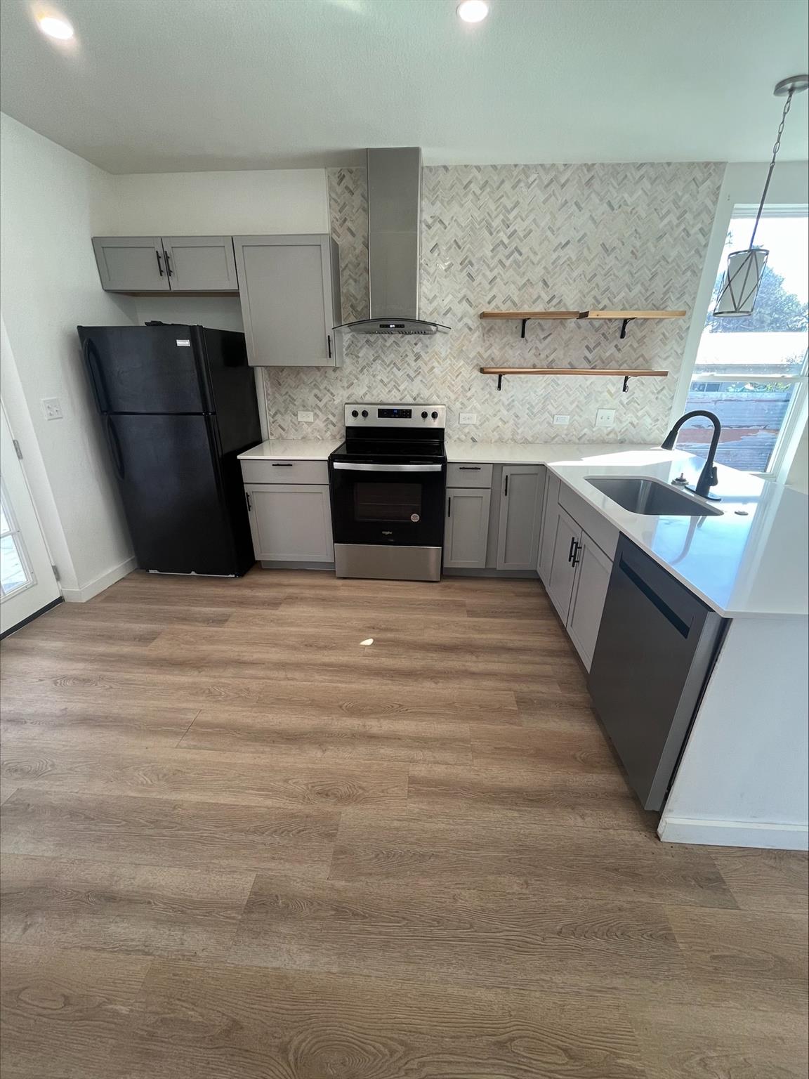 115 W Ila St, Elgin, TX 78621