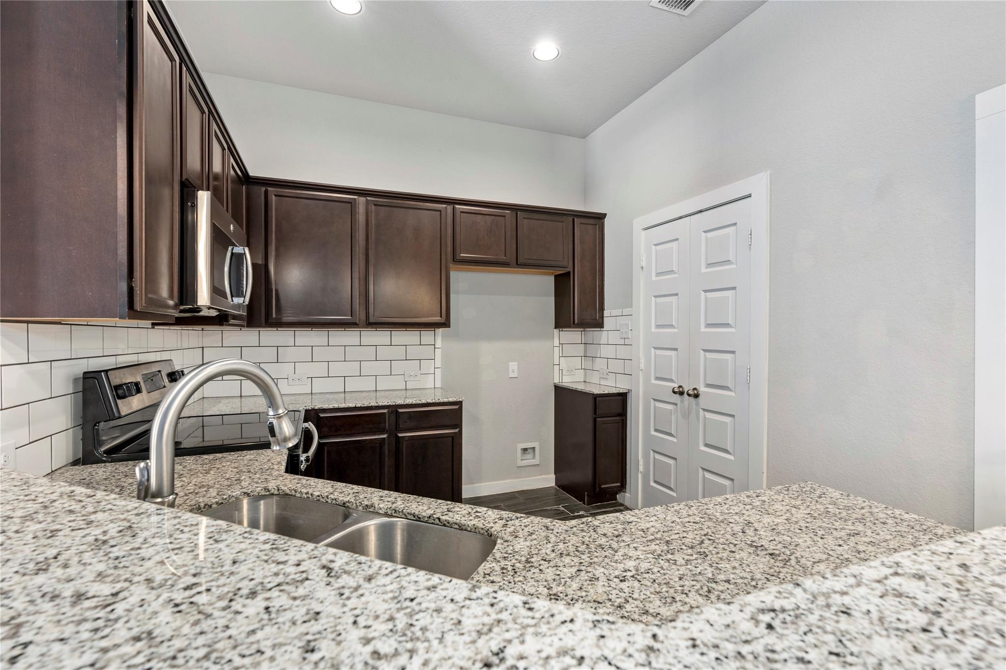 334 Creekside Curve Curv, New Braunfels, TX 78130