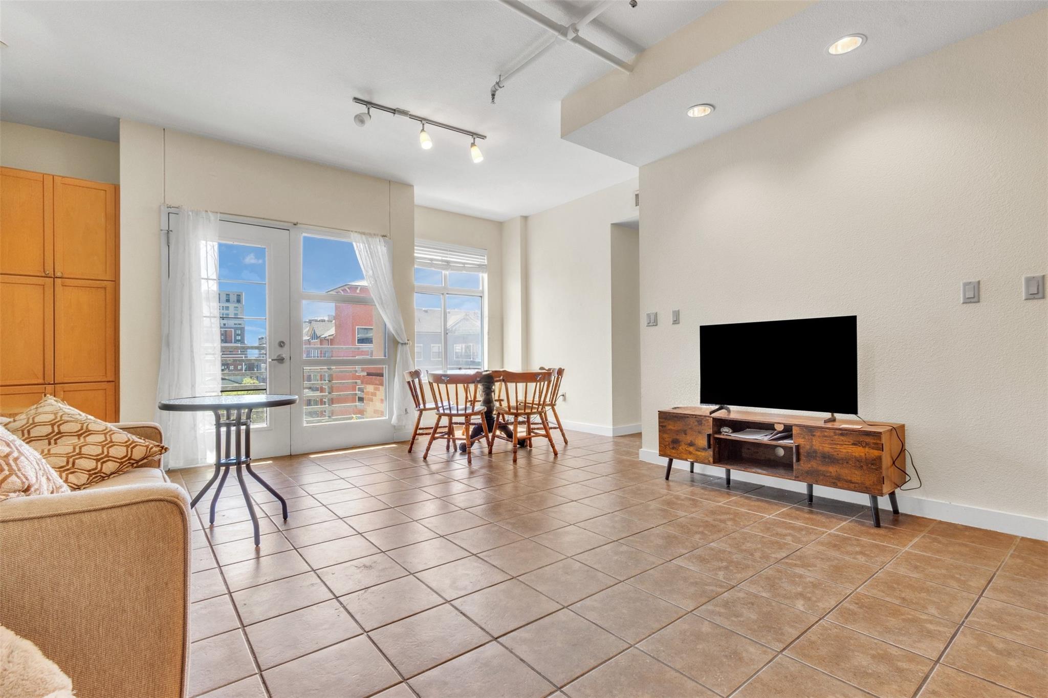 711 W 26th St # 607, Austin, TX 78705