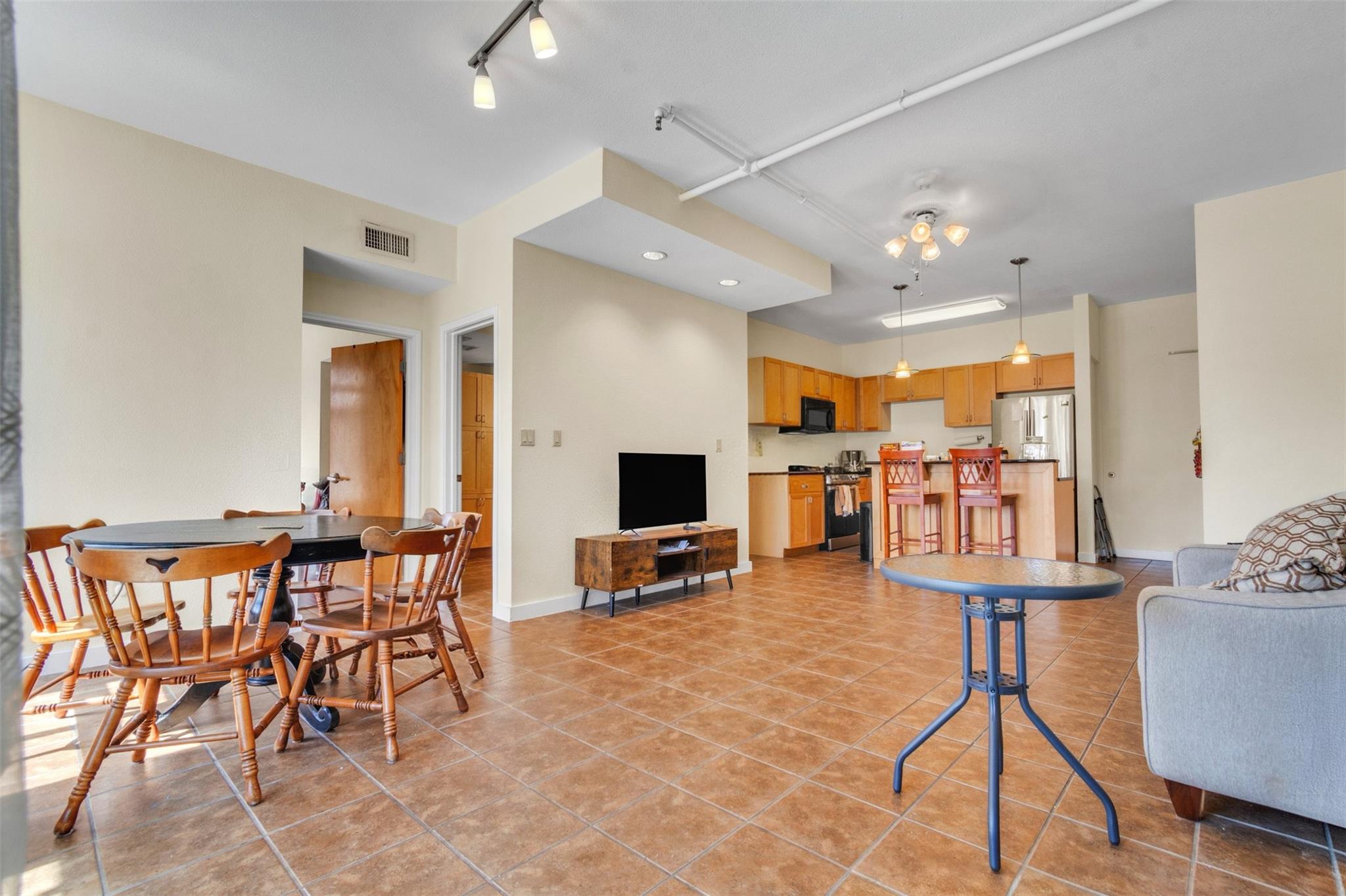 711 W 26th St # 607, Austin, TX 78705