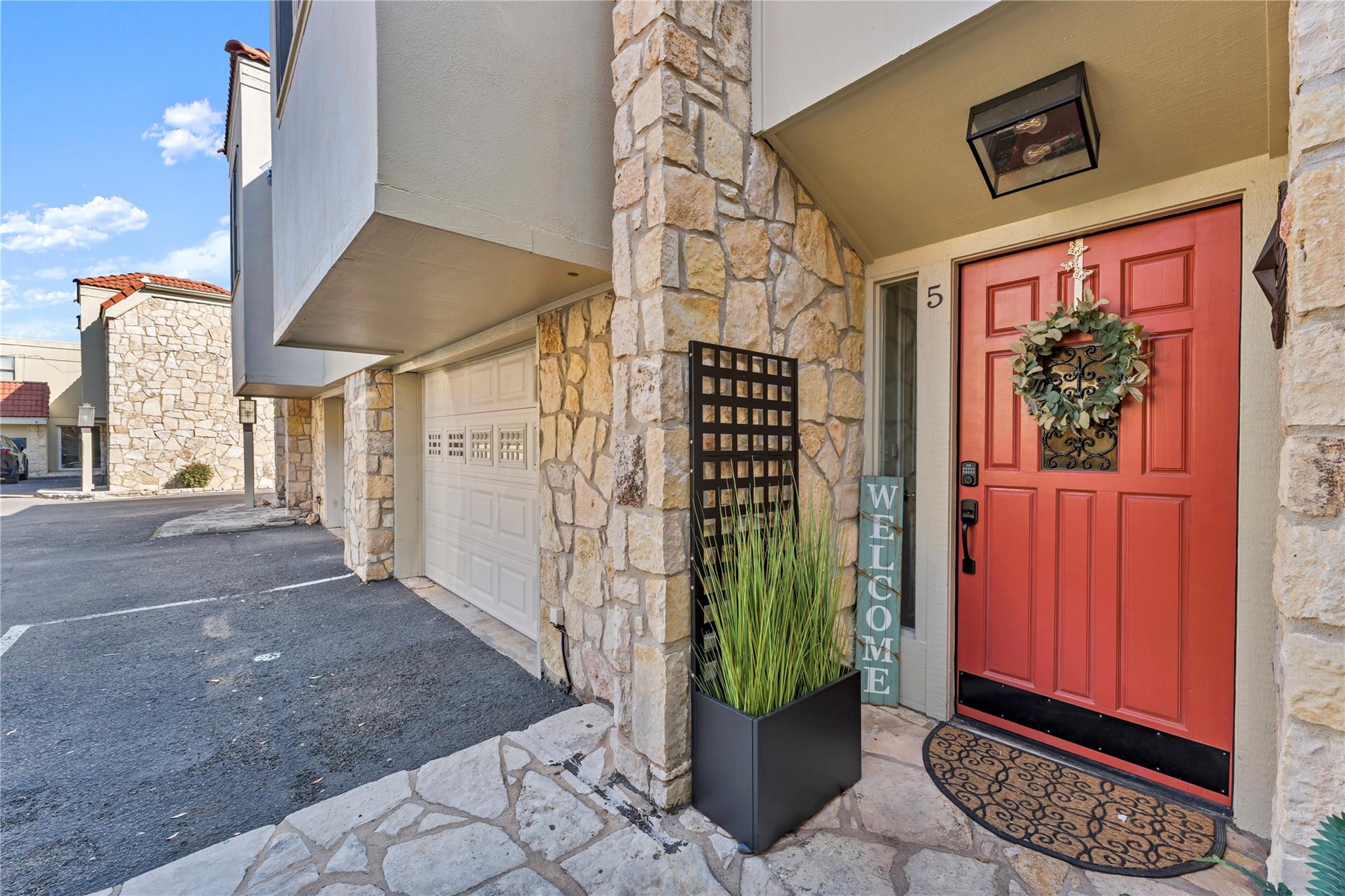 200 Free Rein # 5, Horseshoe Bay, TX 78657