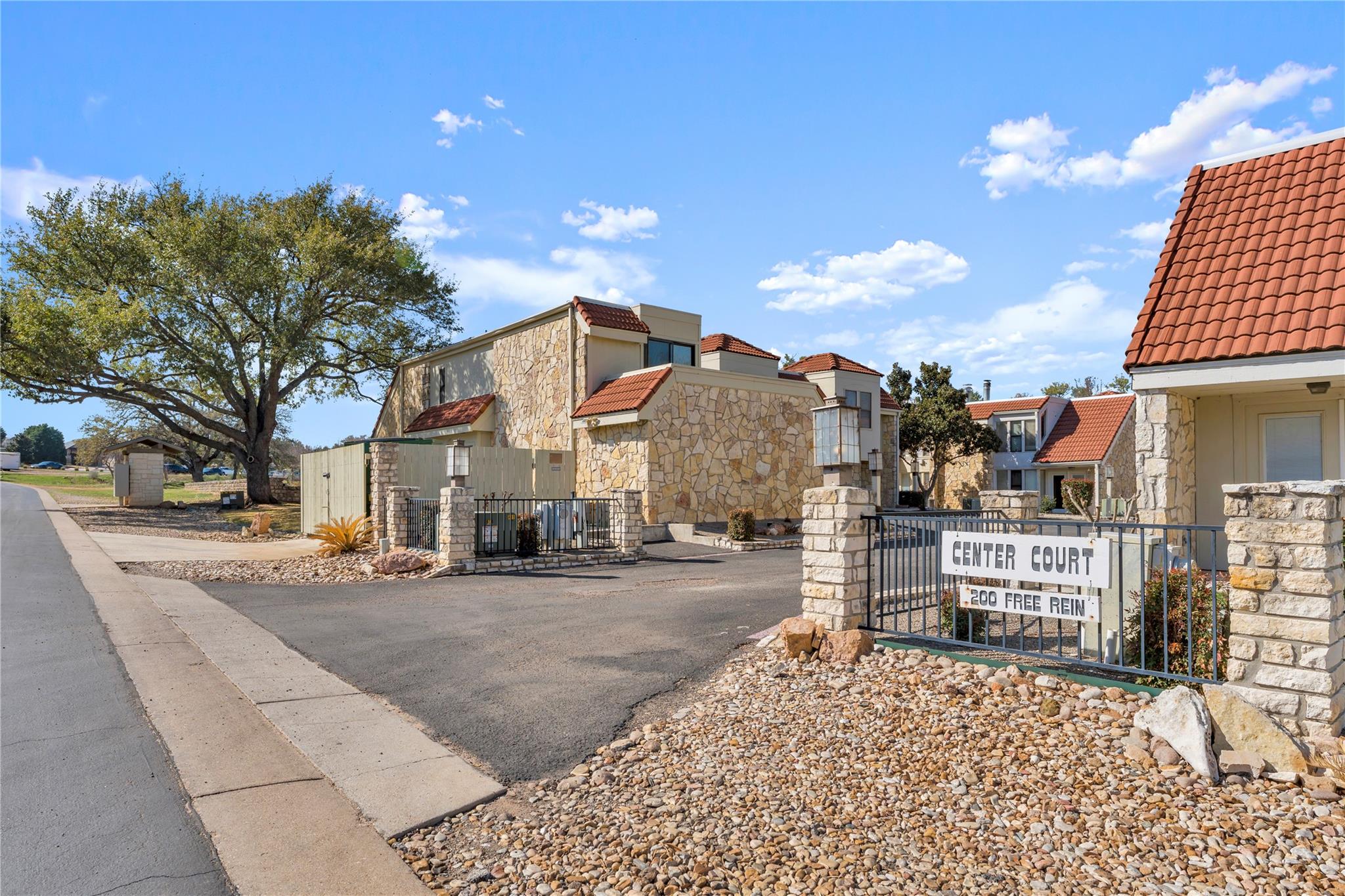 200 Free Rein # 5, Horseshoe Bay, TX 78657