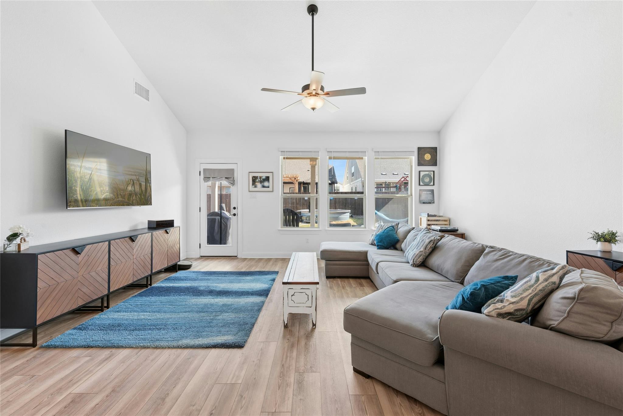 136 Banyon Dr, Liberty Hill, TX 78642