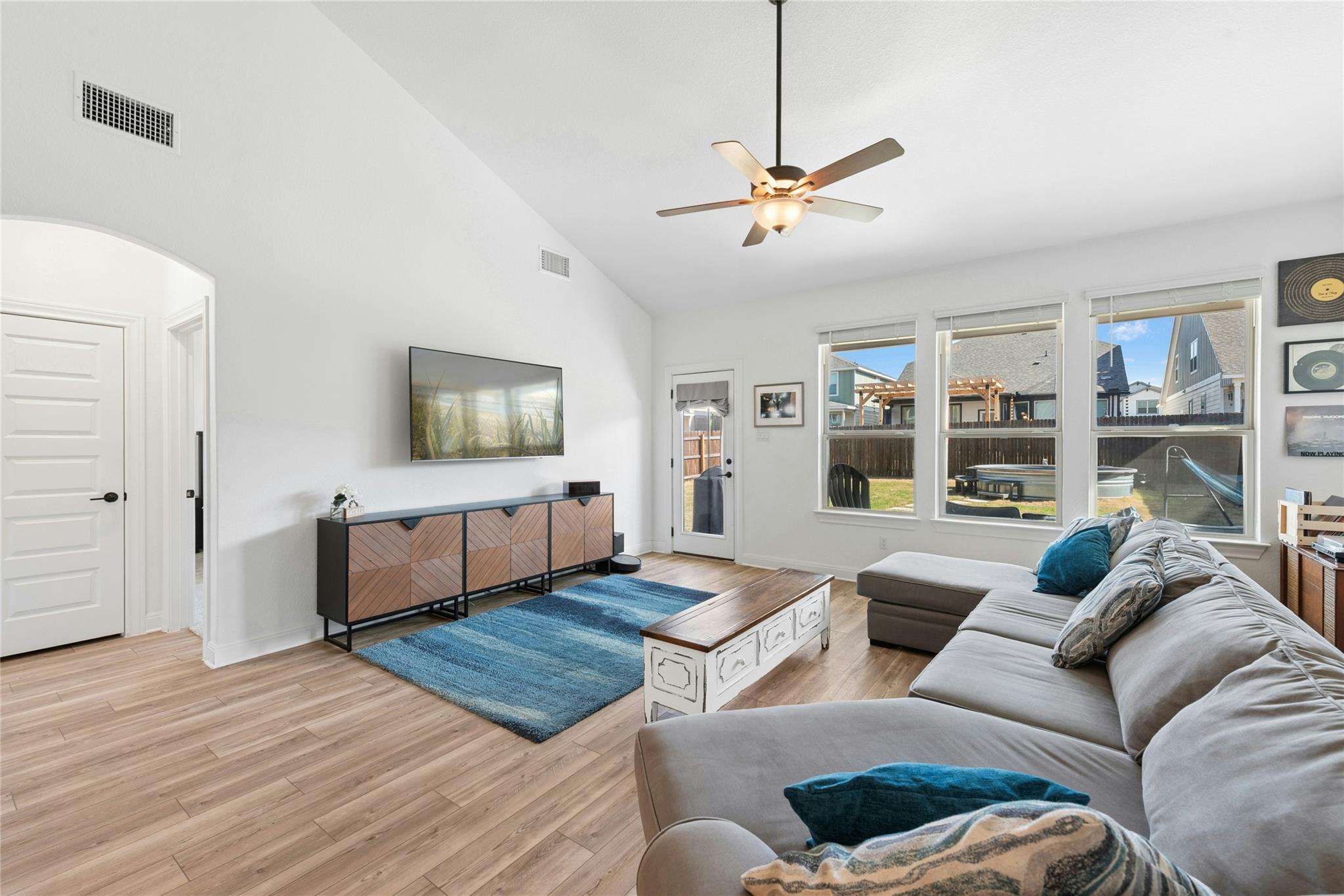 136 Banyon Dr, Liberty Hill, TX 78642