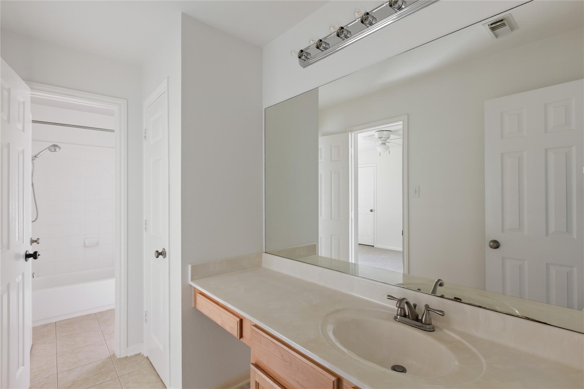 5508 Sunny Vista Dr, Austin, TX 78749