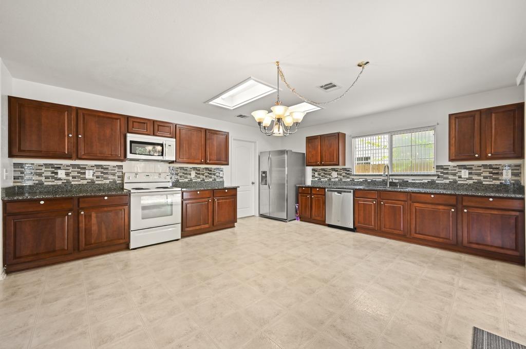 83 Elm Hill Ct, San Marcos, TX 78666