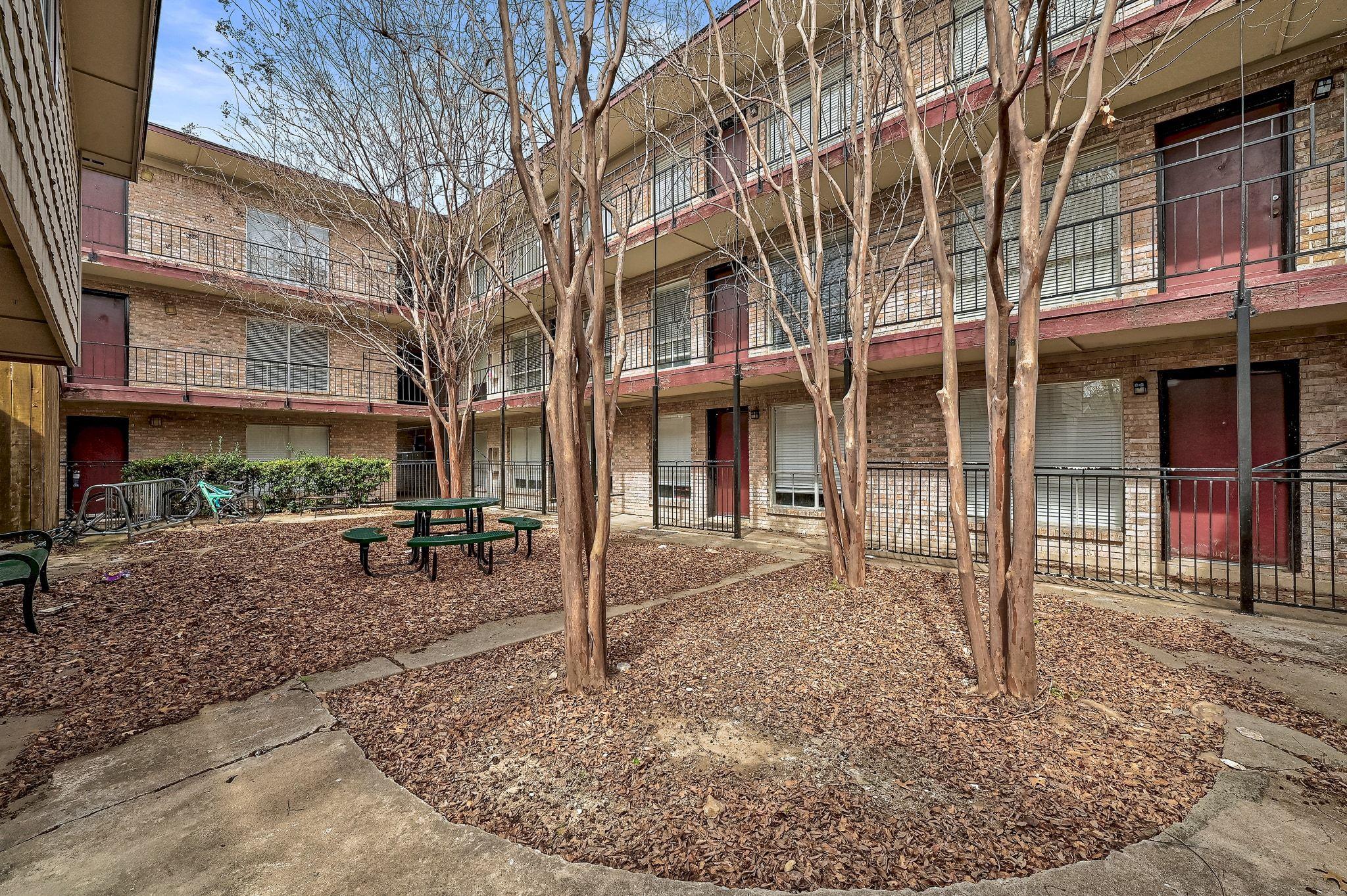 2207 Leon St # 201, Austin, TX 78705