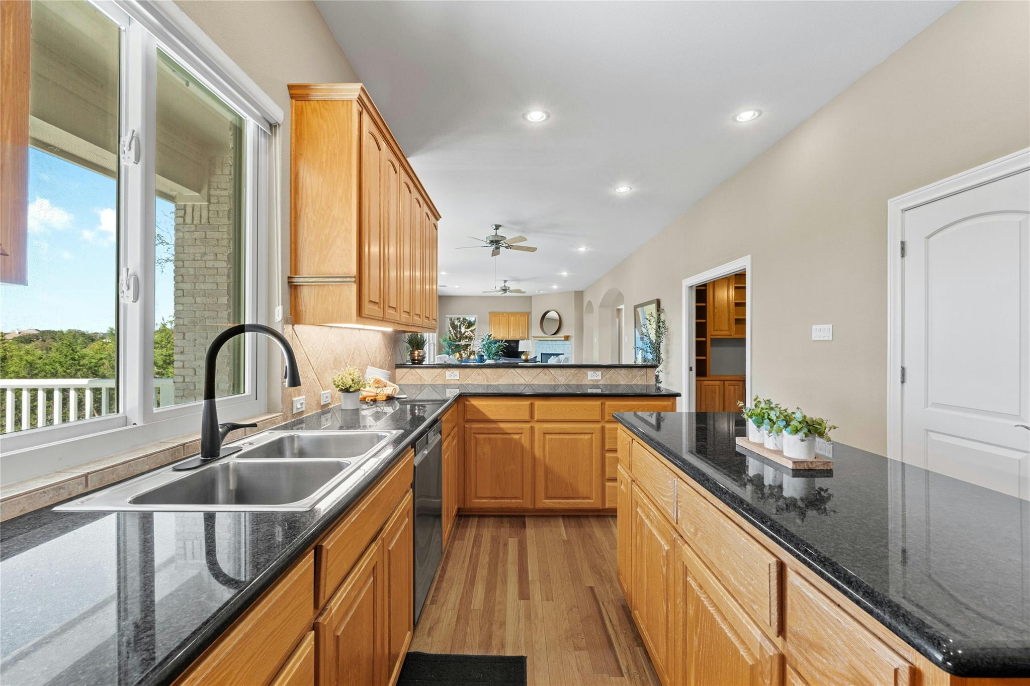 209 Overlook Ct, Georgetown, TX 78628