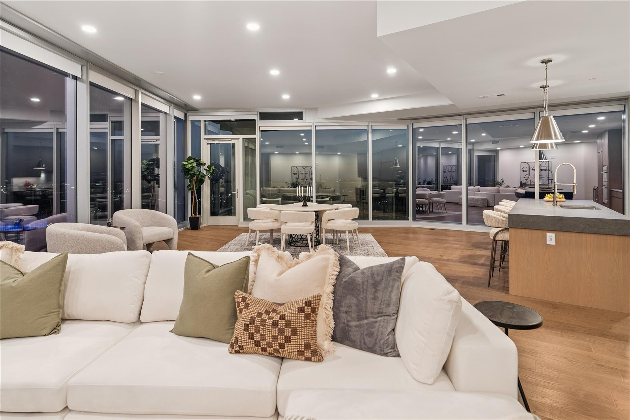 600 Guadalupe St # 6306, Austin, TX 78701