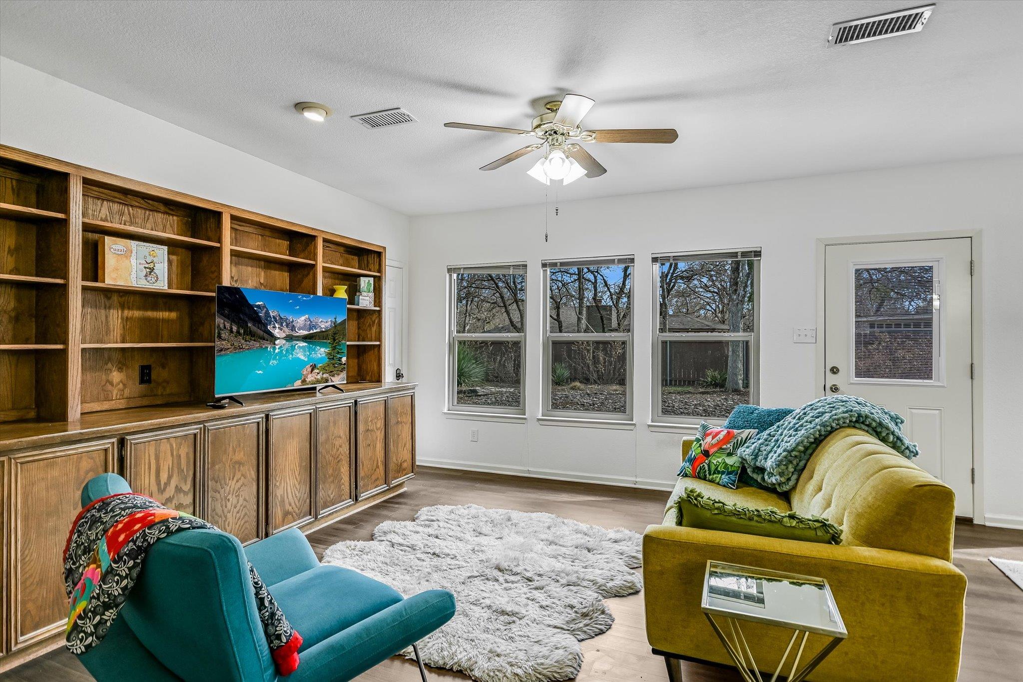 1303 Dragon Dr, Round Rock, TX 78681