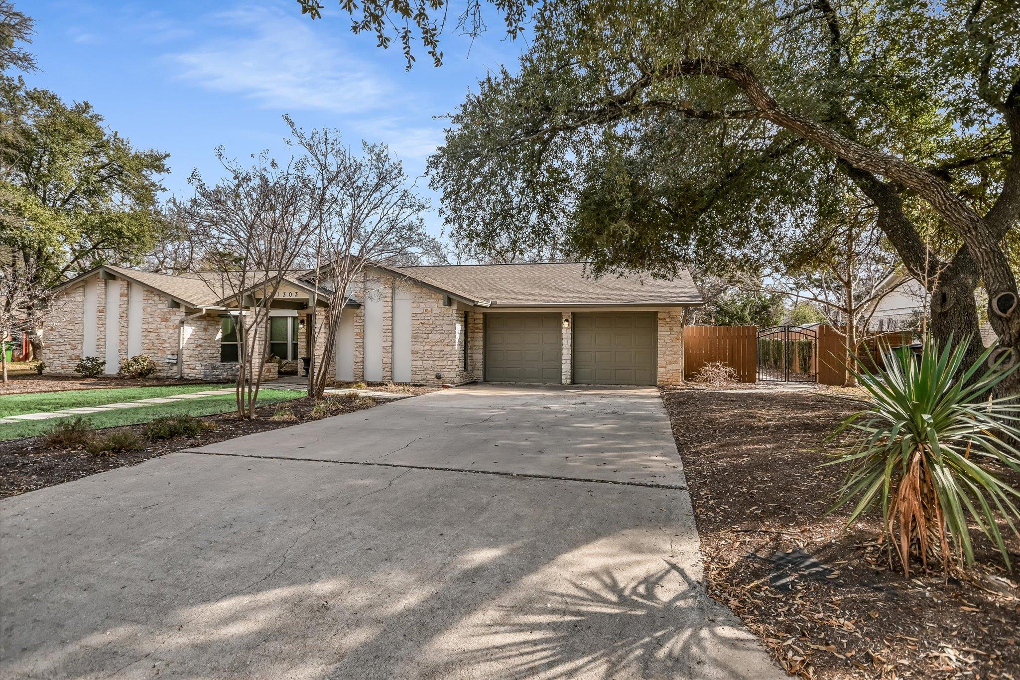 1303 Dragon Dr, Round Rock, TX 78681