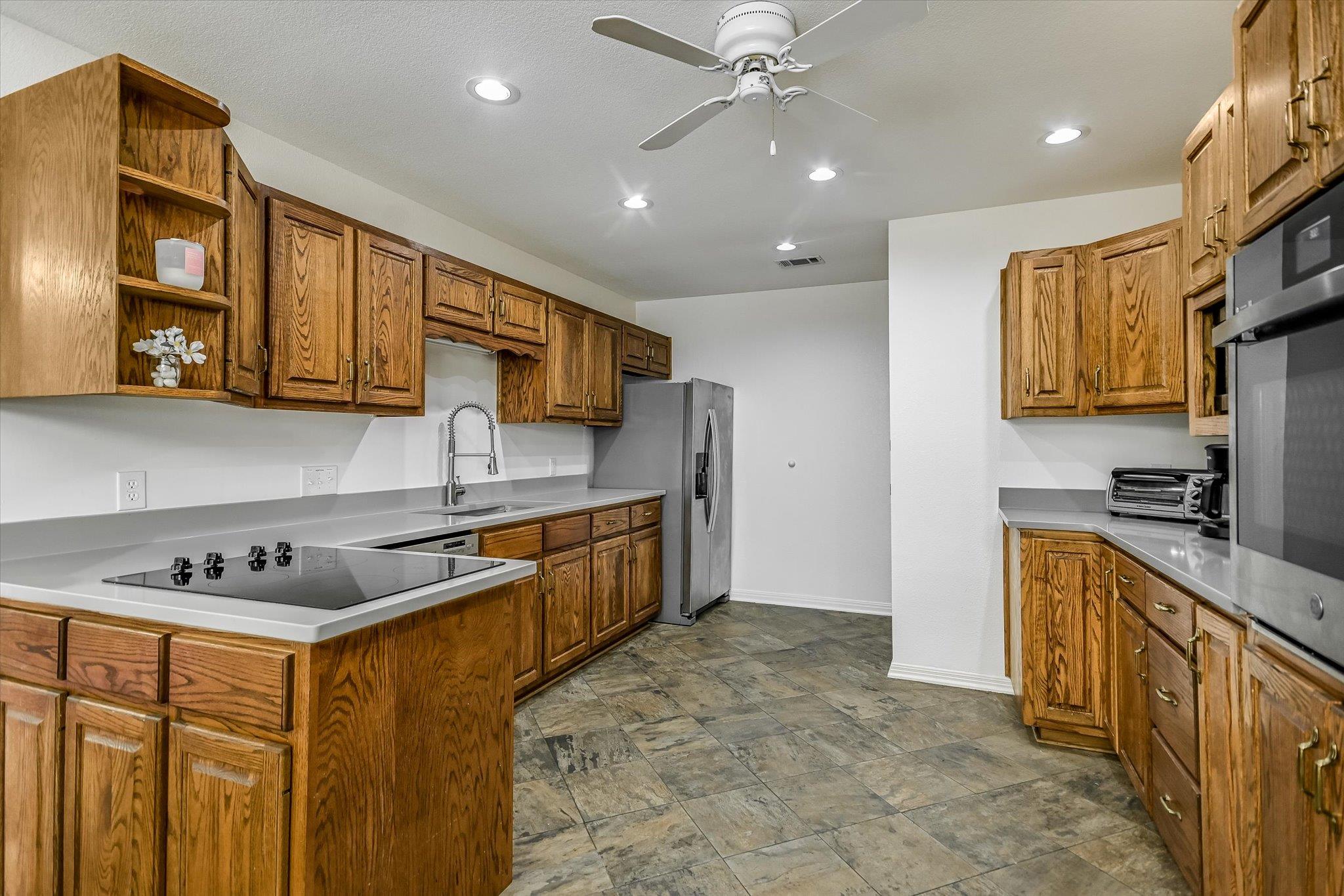 1303 Dragon Dr, Round Rock, TX 78681