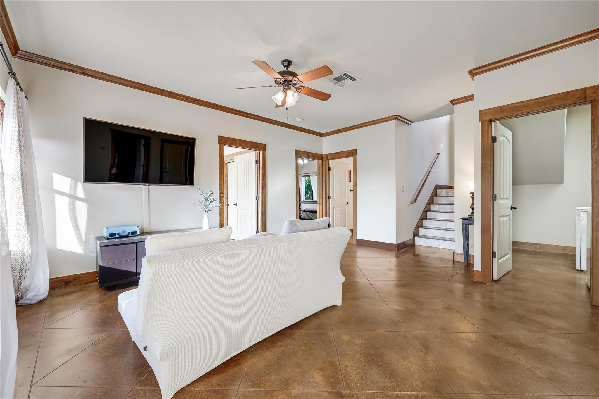 700 Augusta Cir N, Point Venture, TX 78645