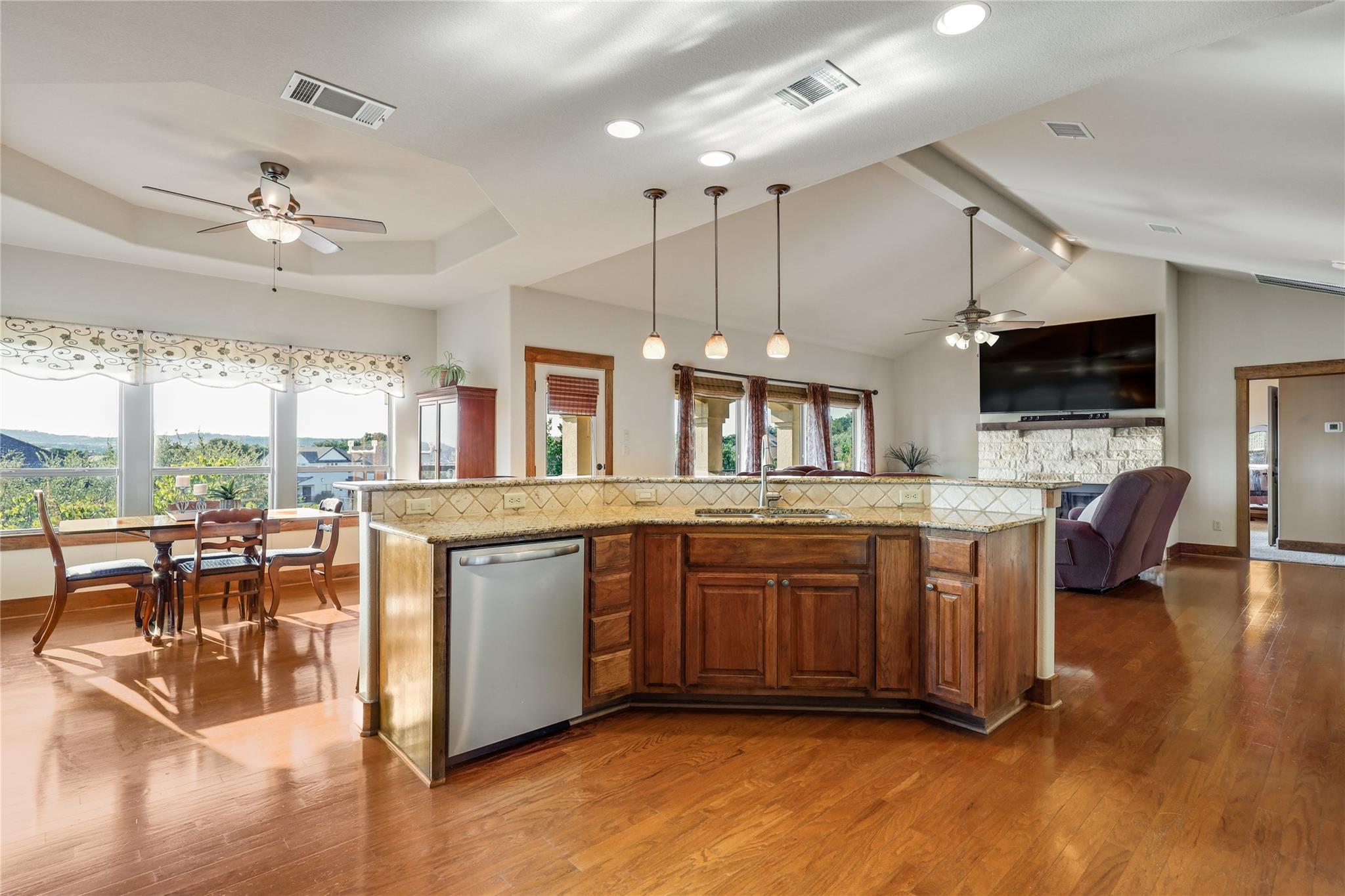 700 Augusta Cir N, Point Venture, TX 78645