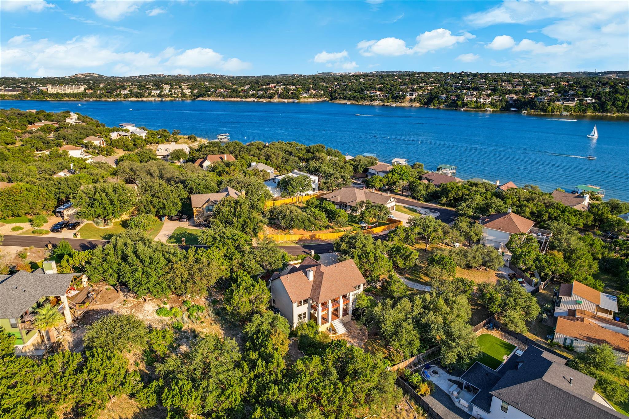 700 Augusta Cir N, Point Venture, TX 78645