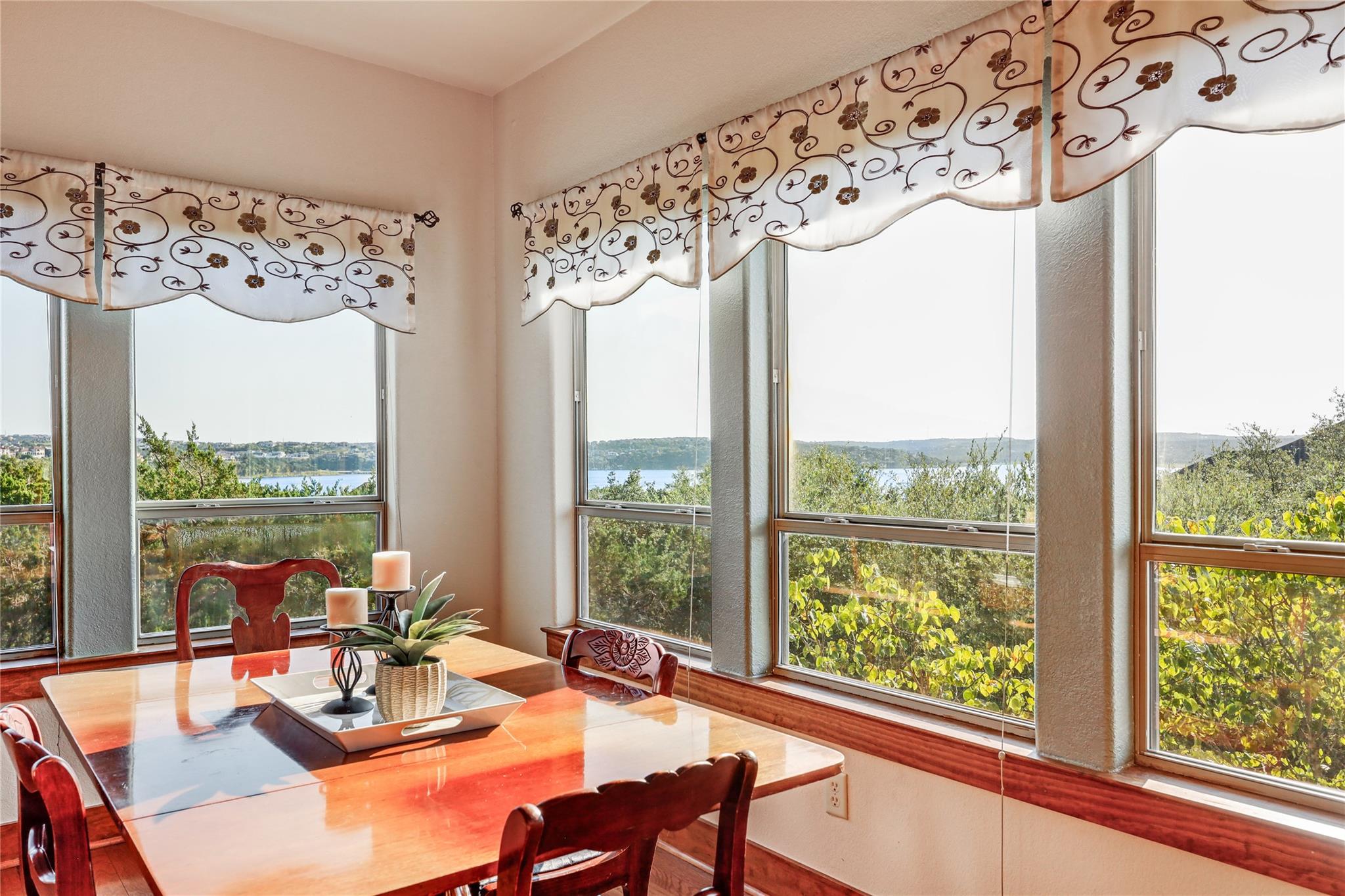 700 Augusta Cir N, Point Venture, TX 78645