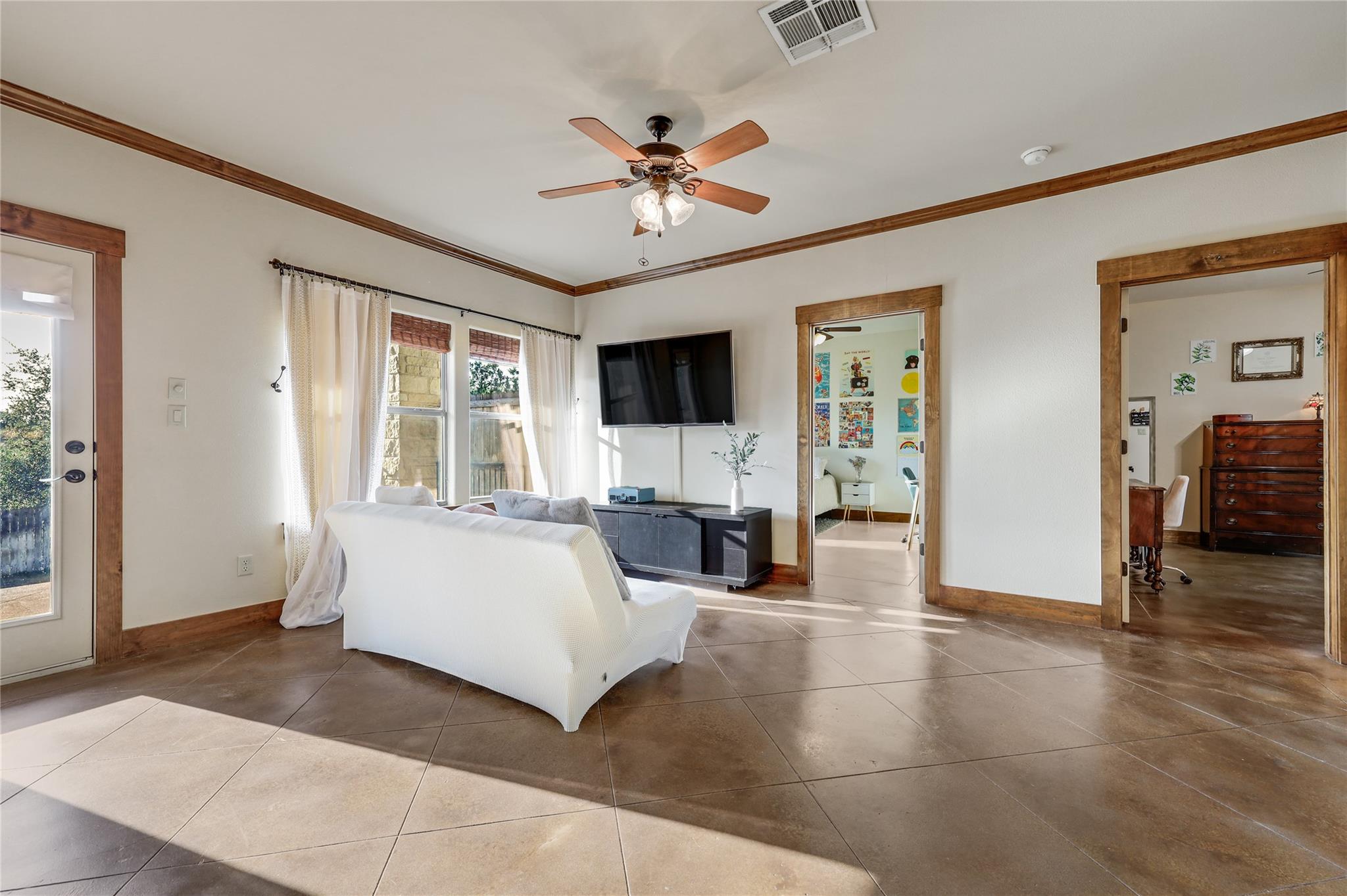 700 Augusta Cir N, Point Venture, TX 78645