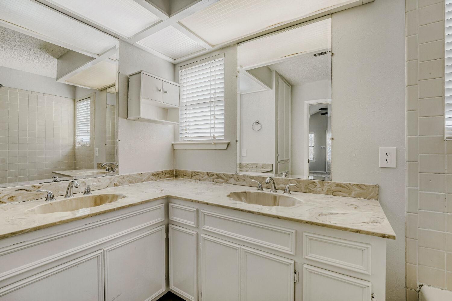 3902 Hillside Dr, Round Rock, TX 78681