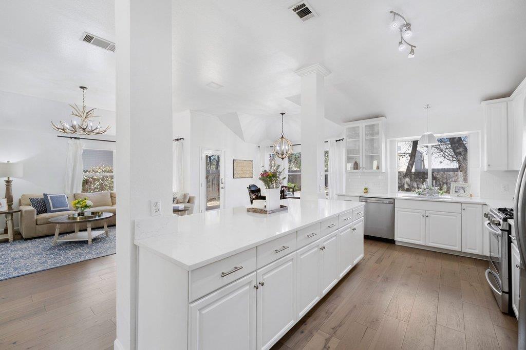 5700 Travis Green Ln, Austin, TX 78735