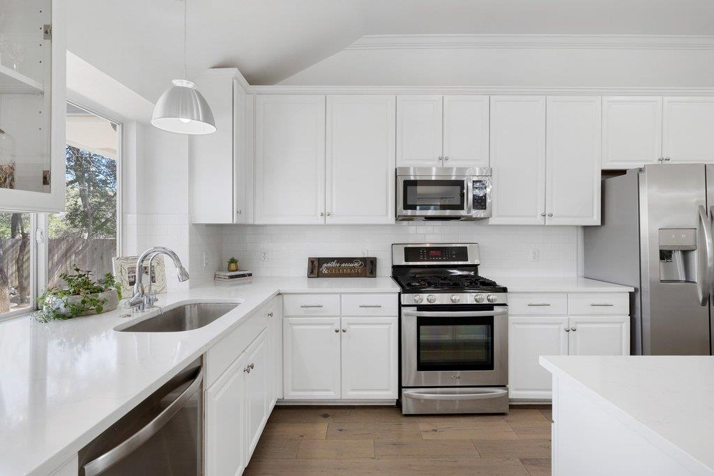 5700 Travis Green Ln, Austin, TX 78735