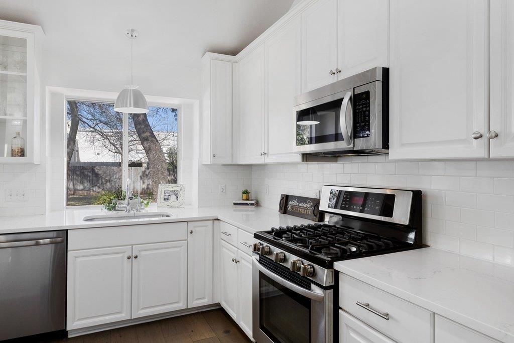 5700 Travis Green Ln, Austin, TX 78735