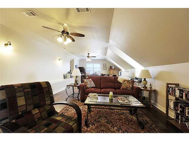 644 Newport Dr, Spicewood, TX 78669