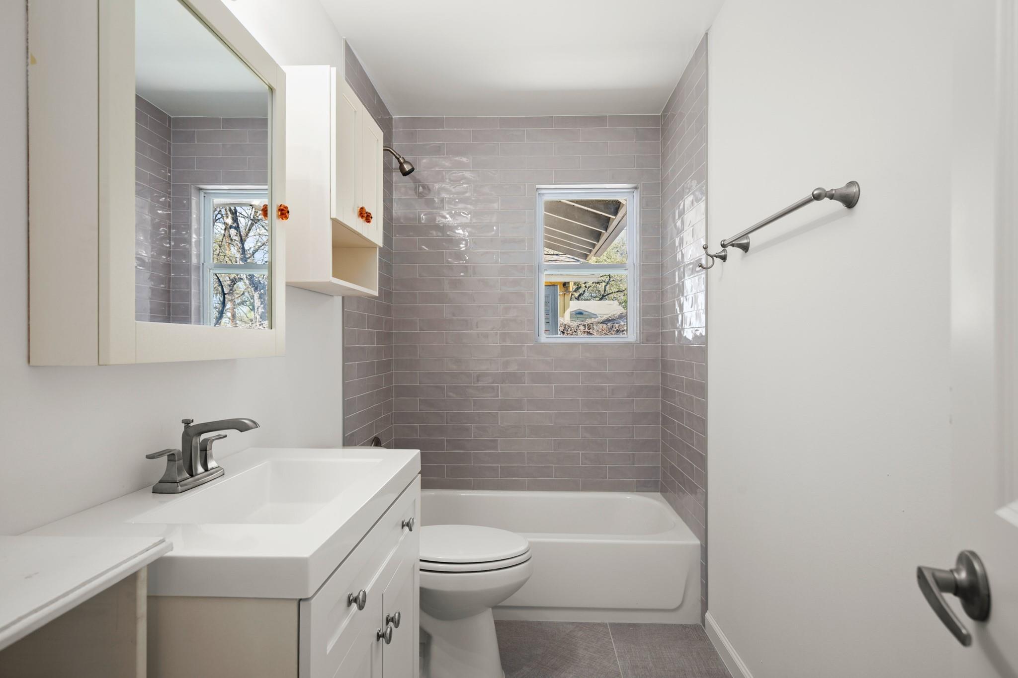 3203 South Oak Dr, Austin, TX 78704