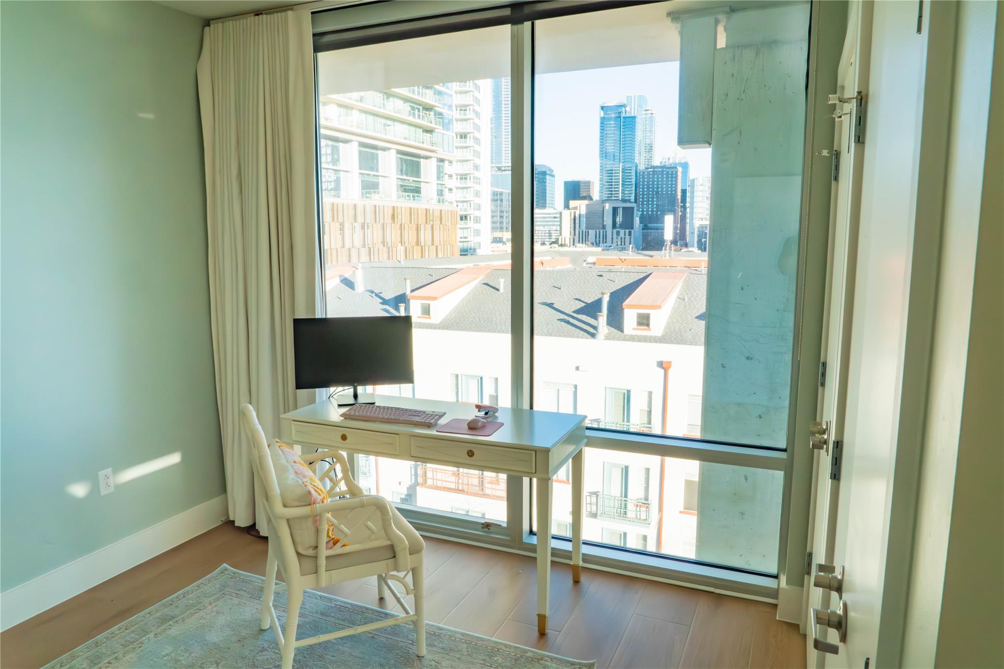 300 Bowie St # 703, Austin, TX 78703