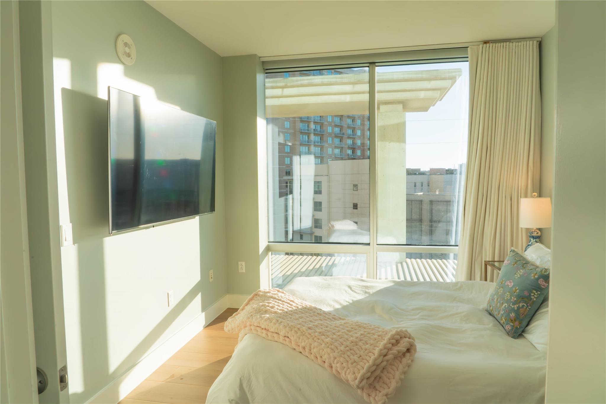 300 Bowie St # 703, Austin, TX 78703