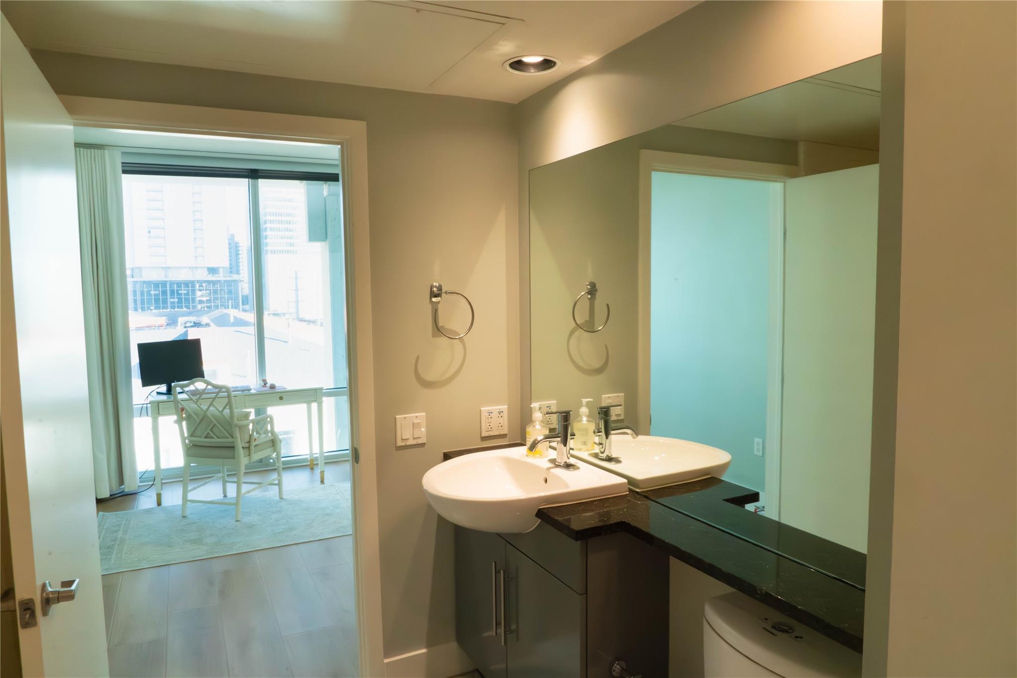 300 Bowie St # 703, Austin, TX 78703