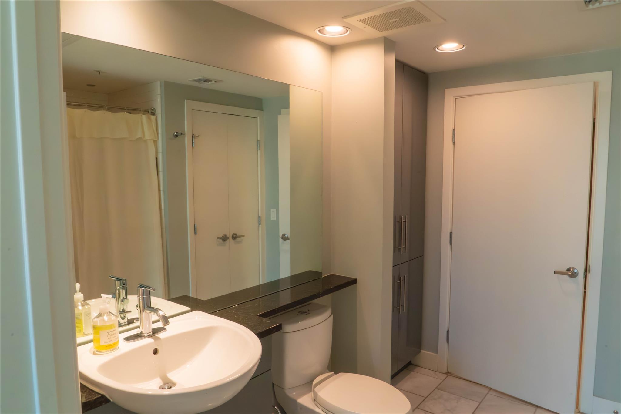 300 Bowie St # 703, Austin, TX 78703